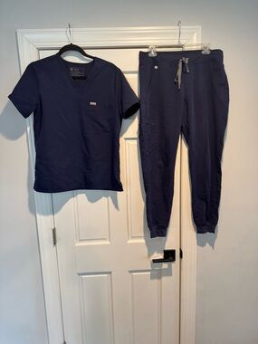 FIGS Navy Scrub Set - Catarina Top & Zamora Jogger Pants